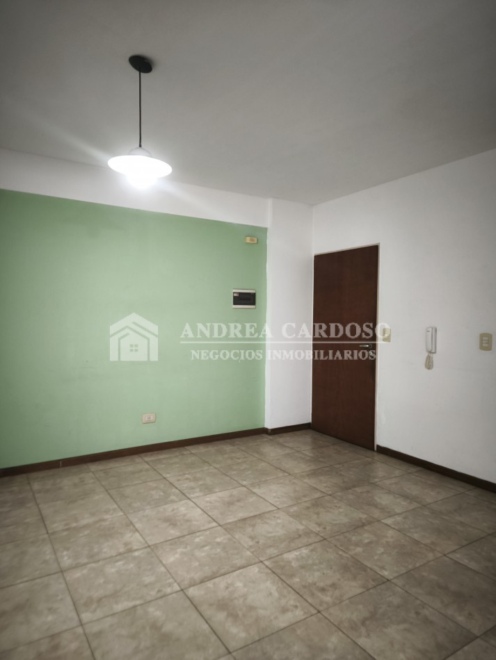 Departamento de 2 ambientes contrafrente en Moron Sur