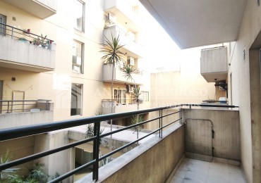 Departamento de 2 ambientes contrafrente en Moron Sur